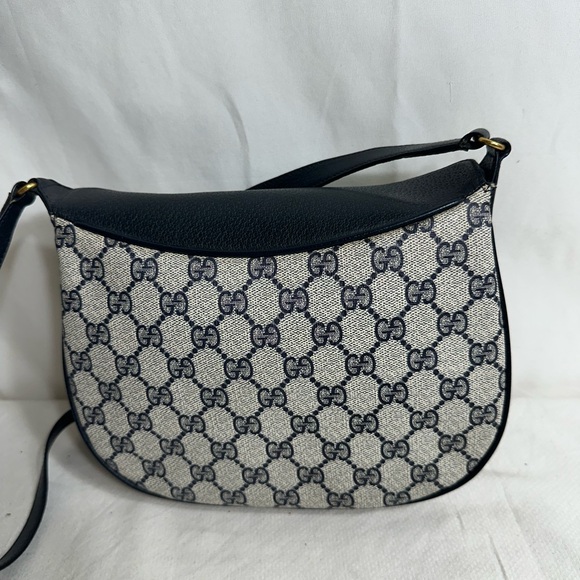 Gucci Shoulder Bag - Picture 2 of 10